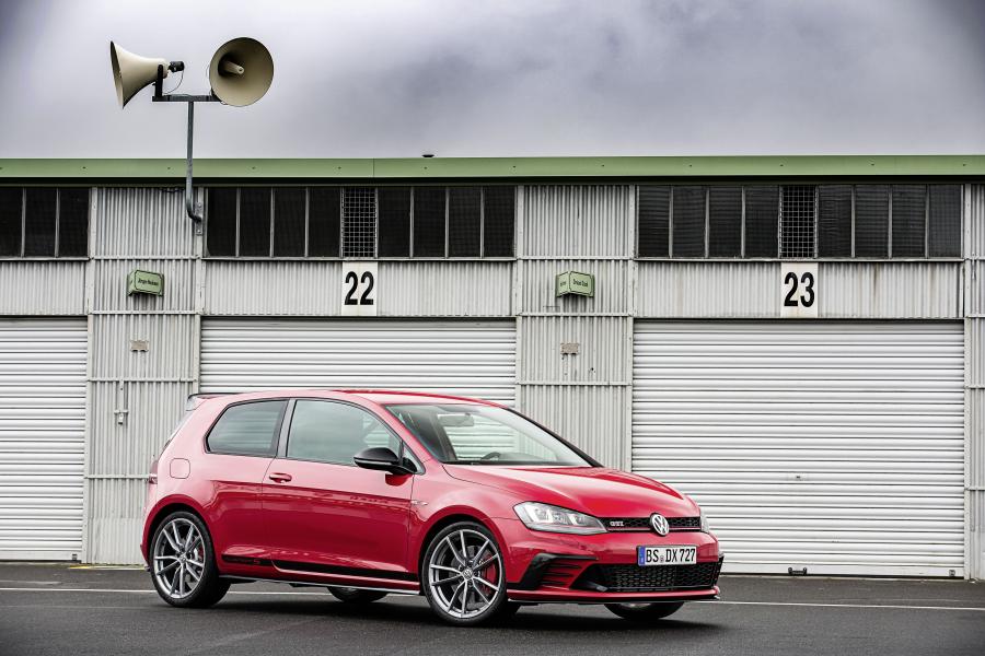 Volkswagen Golf GTi Clubsport S 2016 года  (фото 19 из 30)
